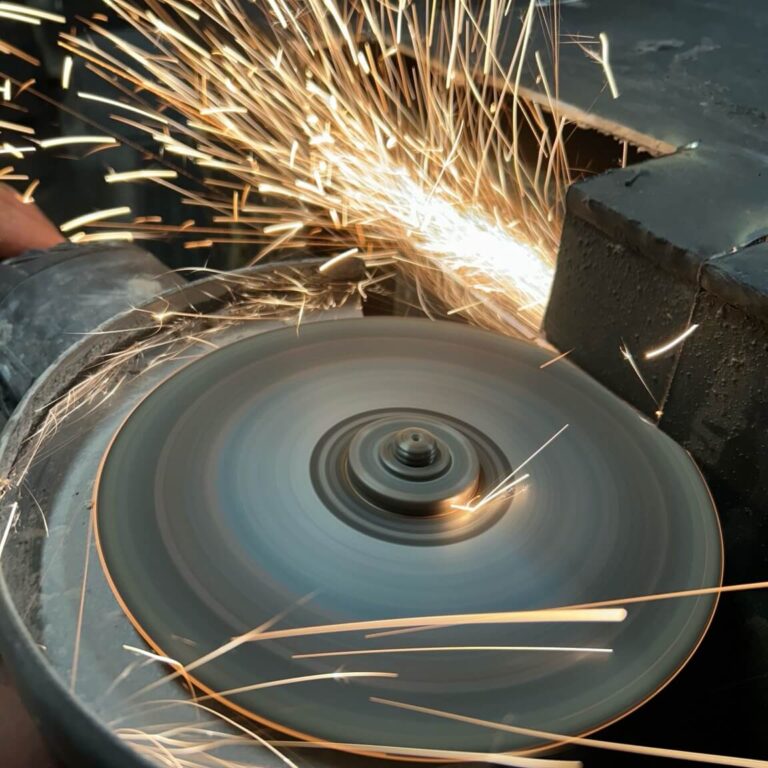 Ostatnie szlify przy piecu do parafiny – dlaczego temperatura ma kluczowe znaczenie?